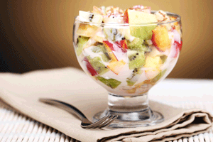 Фруктовый салат с йогуртом